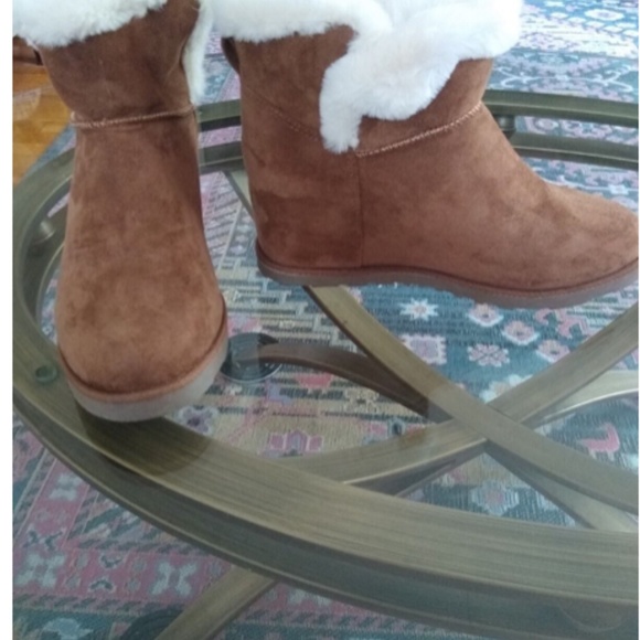Cushionaire Brand - Faux Shearling Hidden Wedge Booties 10 M.   New With Box - Picture 4 of 7